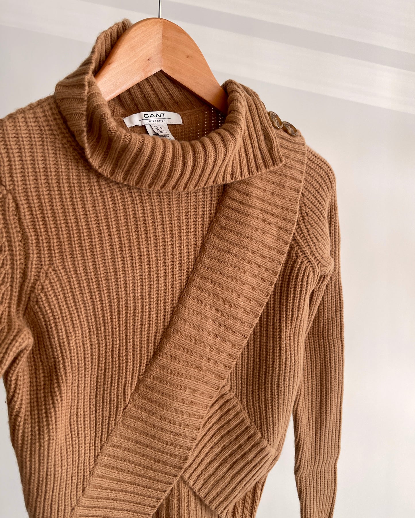 GANT Wool-Cashmere Blend Sweater – Camel Brown