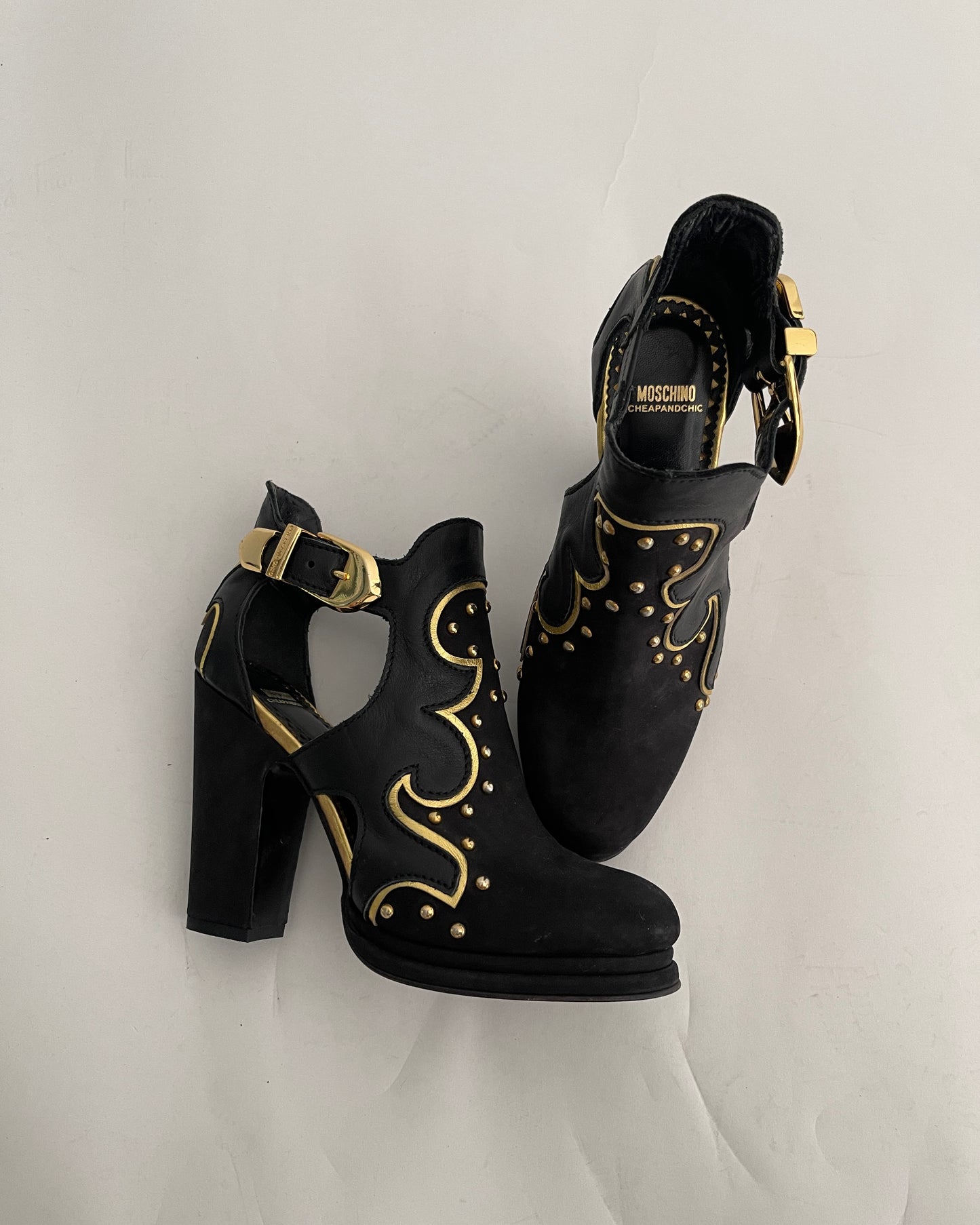 Moschino - Black and gold heels